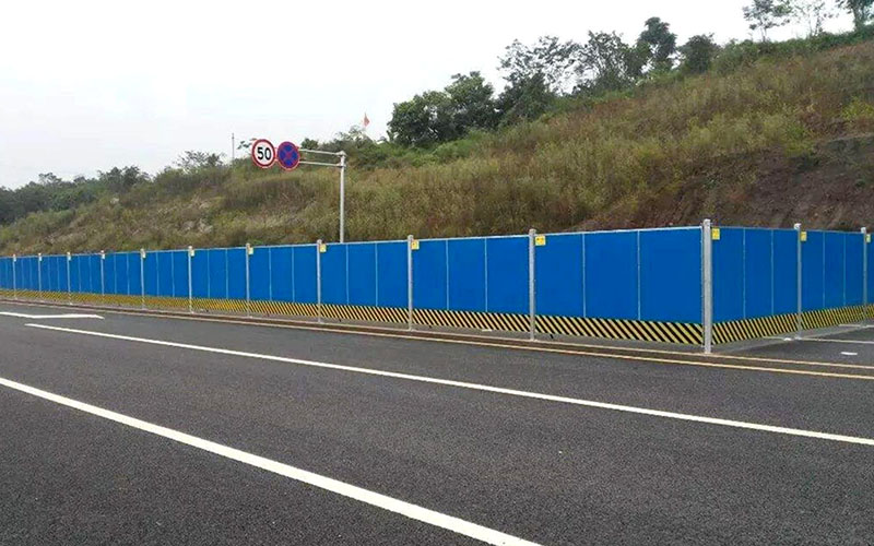 廠房彩鋼瓦圍擋有哪些性能？廠房彩鋼瓦圍擋安裝注意事項